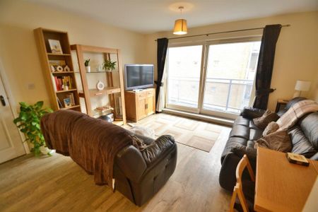 2 bedroom flat to rent - Photo 3