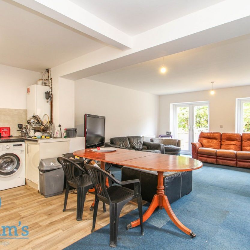 4 bed Semi-Detached House for Rent - Photo 1