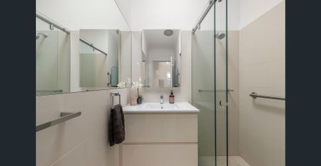 3 Bedroom Abode, Footsteps from the Beach - Photo 5