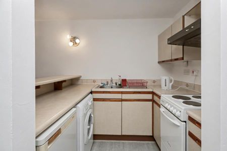 1 bedroom flat to rent - Photo 4