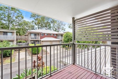 Modern Townhouse 3 Bed 2.5 Bath - Photo 4