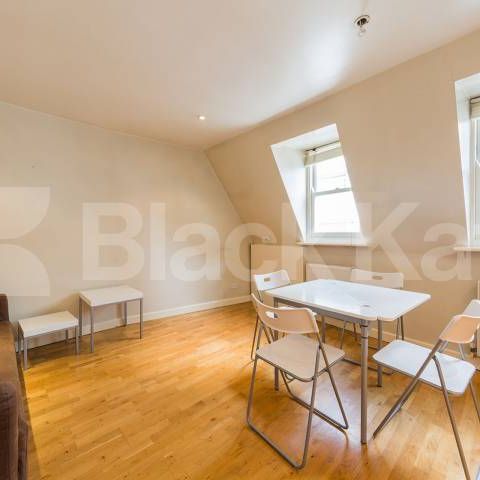 City Location 1 bedroom property with balcony near old street station - Photo 1