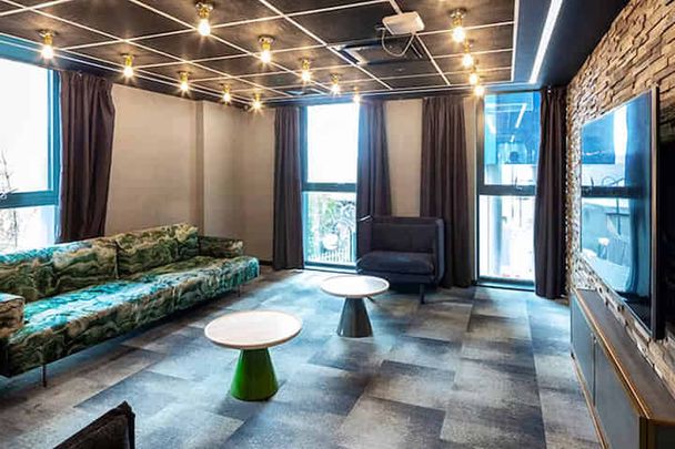 Silver Studio Mid Level - Photo 1