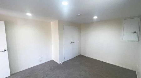 Spacious 2 Bedroom Flat Unit in Botany Downs - Photo 2