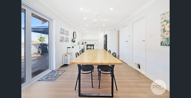 5 BEDROOM 2 STORY HOME - Photo 1