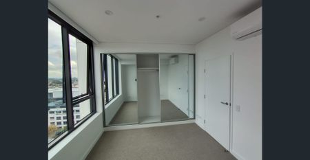Modern Top-Floor 2-Bedroom Duplex with Balcony & Secure Parking – Bankstown - Photo 3