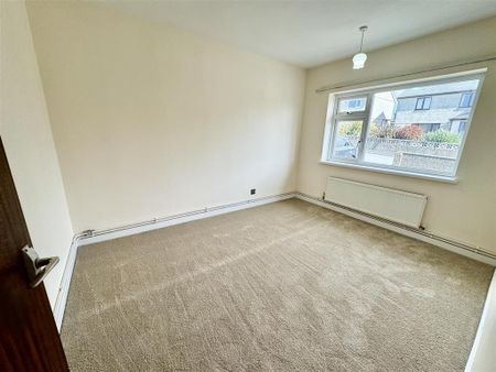 3 bedroom detached bungalow to rent - Photo 3