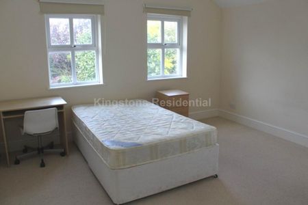 4 bedroom semi-detached house to rent - Photo 3
