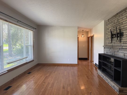 For Lease - 7 Hilltop Drive Unit# Upper, Caledon, Ontario - Photo 1
