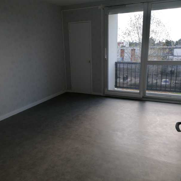 Location : Appartement 4 pièces 71 m2 – GRAND CHARMONT - Photo 1