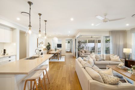 9 Eagle Avenue, Burleigh Waters QLD 4220 - House For Rent | Domain - Photo 3