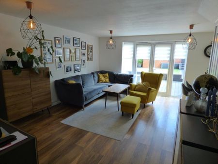 4 bedroom townhouse to rent - Photo 2