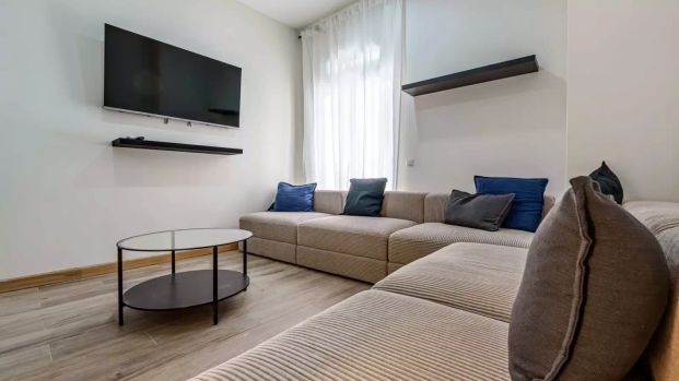 Room in a shared 20-bedroom apartment for rent in Centro Histórico. - Photo 1