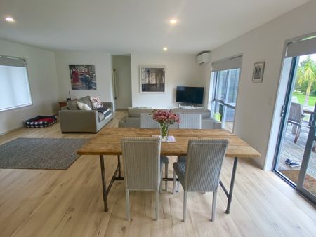 STUNNING, SUNNY & CENTRAL – MODERN HOME WITH A PEACEFUL OUTLOOK - Photo 2