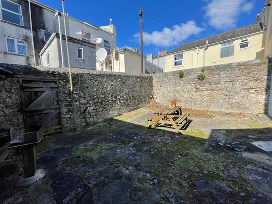 6 bedroom house to rent - Photo 1
