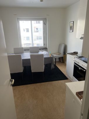 Körsbärsvägen, Stockholm - Photo 1