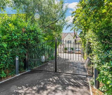 4 bedroom semi-detached house to rent - Photo 6