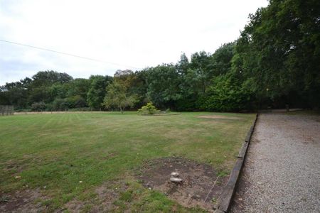 4 bedroom detached house to rent - Photo 5