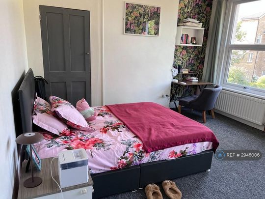 1 bedroom in a house share to rent - Photo 1