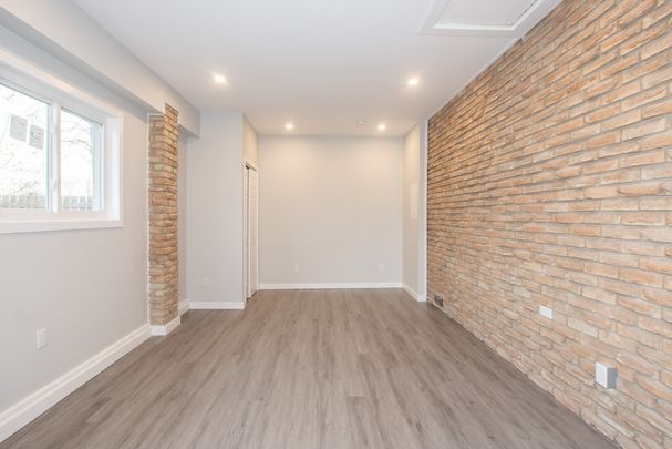 Modern Bachelor Apartment for Rent in Welland! - Photo 1