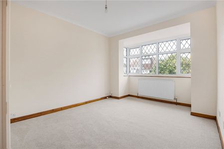 A detached four bedroom bungalow situated within the Village of Ickenham, Uxbridge. - Photo 3