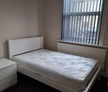 1 bedroom in a house share to rent - Photo 3