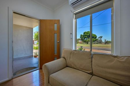 10 Townsend Crescent - Photo 2