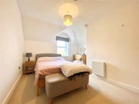 2 bedroom Flat in Saxons Court, Wokingham - Photo 2