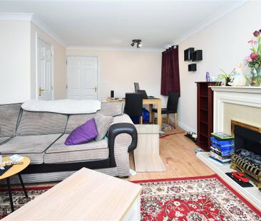 3 bedroom end of terrace house to rent - Photo 4