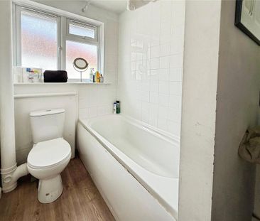 3 bedroom flat to rent - Photo 5