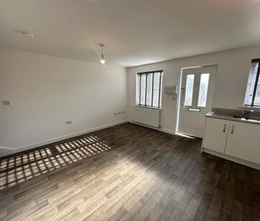 1 bedroom semi-detached house to rent - Photo 5