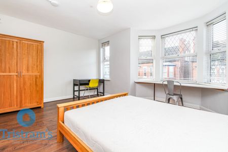 4 bed Mid Terraced House for Rent - Photo 5