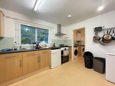 4 bedroom detached house to rent - Photo 4