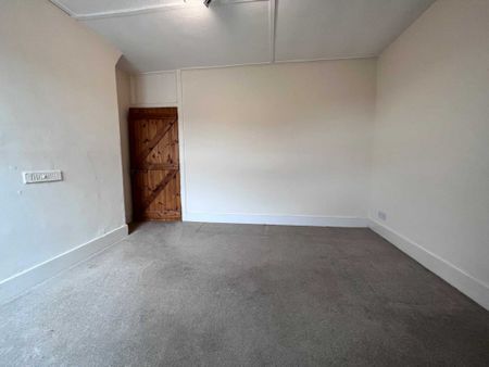2 bed Terraced for rent - Photo 4