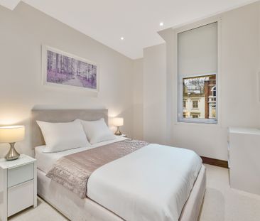 A beautifully designed oasis in the heart of the city - Photo 3