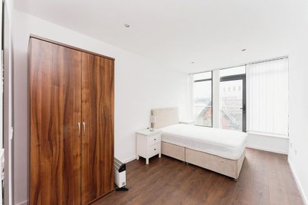 4 bedroom apartment to rent - Photo 4