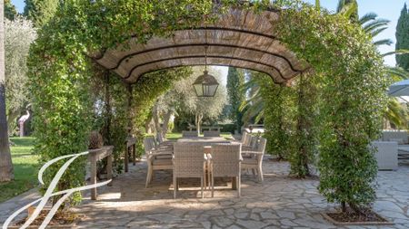 Maison à louer Grasse, Cote d'Azur, France14 000 EUR / Mois - Photo 3