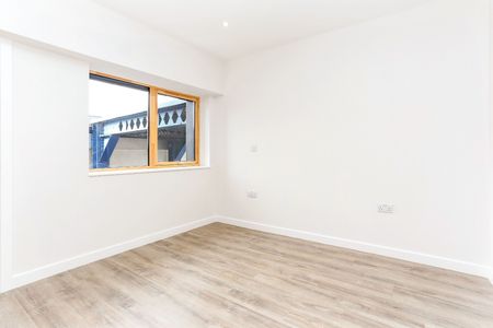 3 Bedroom Apartment - Photo 5