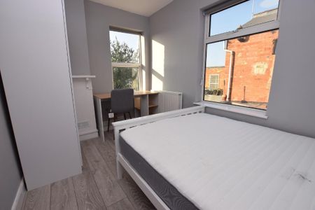 4 bedroom terraced house to rent - Photo 5