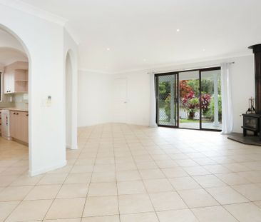 CHARMING HOME IN PRESTIGE WATERFRONT PRECINCT - Photo 4