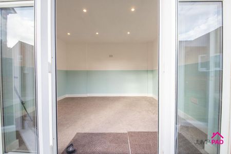 3 bedroom detached house to rent - Photo 4