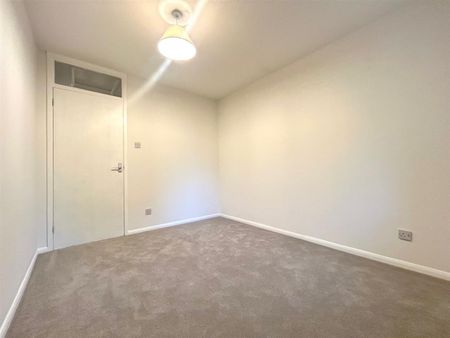 Gunnersbury Gardens, Acton, W3, London - Photo 3