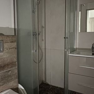 Location Studio rénové(e) Marseille 6ème - Photo 3