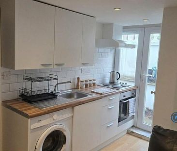 1 bedroom flat to rent - Photo 6