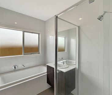 🏡 Brand New 4-Bedroom House in Eynesbury - Photo 6