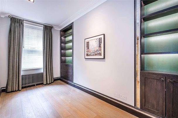 An immaculate 2nd floor flat with lift and 24 hour concierge. - Photo 1