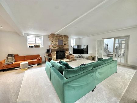 5 bedroom semi-detached house to rent - Photo 2