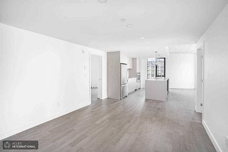 Condo for rent in Griffintown | Spacious and semi-furnished - Photo 3