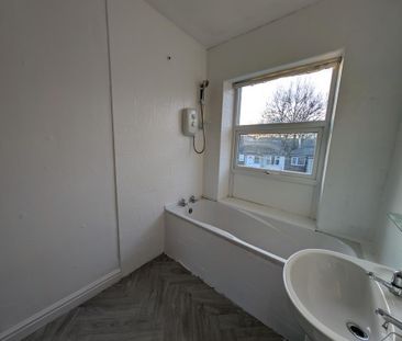 3 bedroom flat to rent - Photo 3