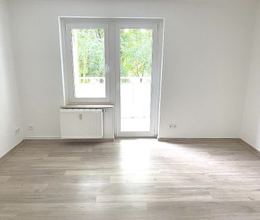 Wir renovieren für sie! Helle 3-Raumwohnung mit Balkon - Photo 2